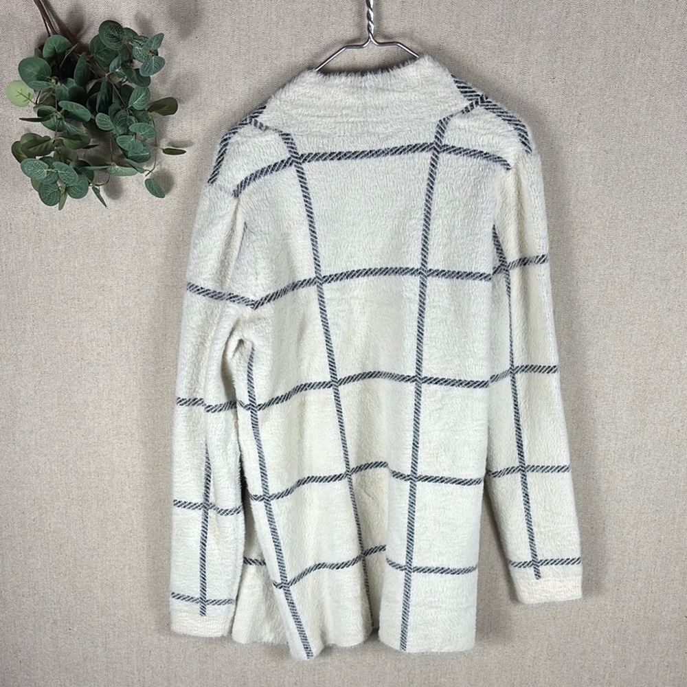 Cyrus > White and Gray Plaid Fuzzy Cardigan Large - Picture 8 of 8
